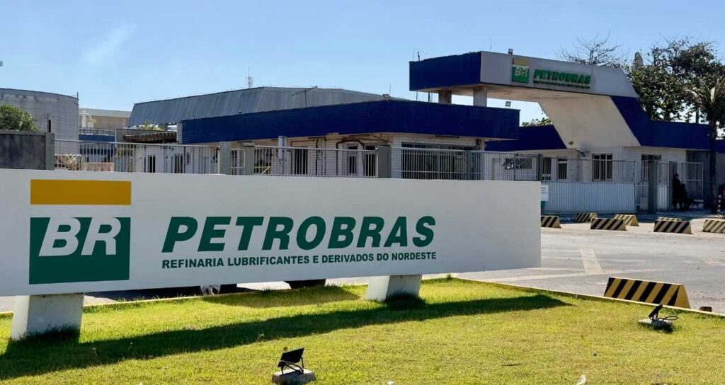 ADRs da Petrobras variam no pré-mercado de Nova York após balanço e anúncio de R$ 9 bilhões em JCP