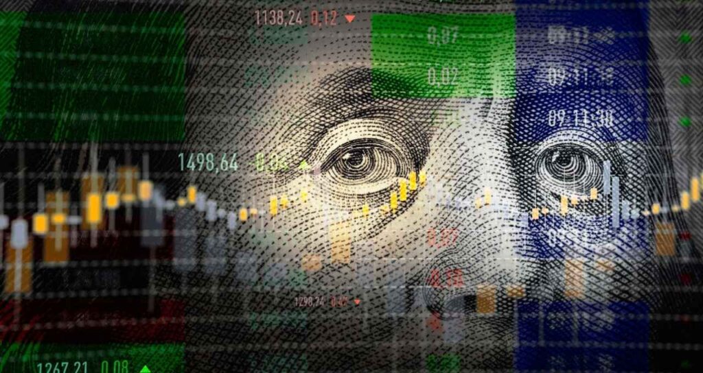 Dólar dispara mais de 2% e fecha a R$ 5,00 após vazamento de áudio entre Flávio Bolsonaro e Daniel Vorcaro