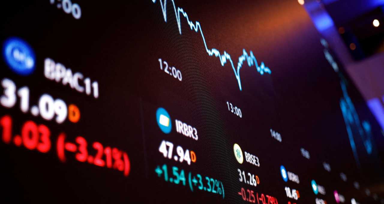 Ibovespa cede mais de 1% com impasse entre EUA e China; dólar volta a superar R$ 5 - Imagem do artigo