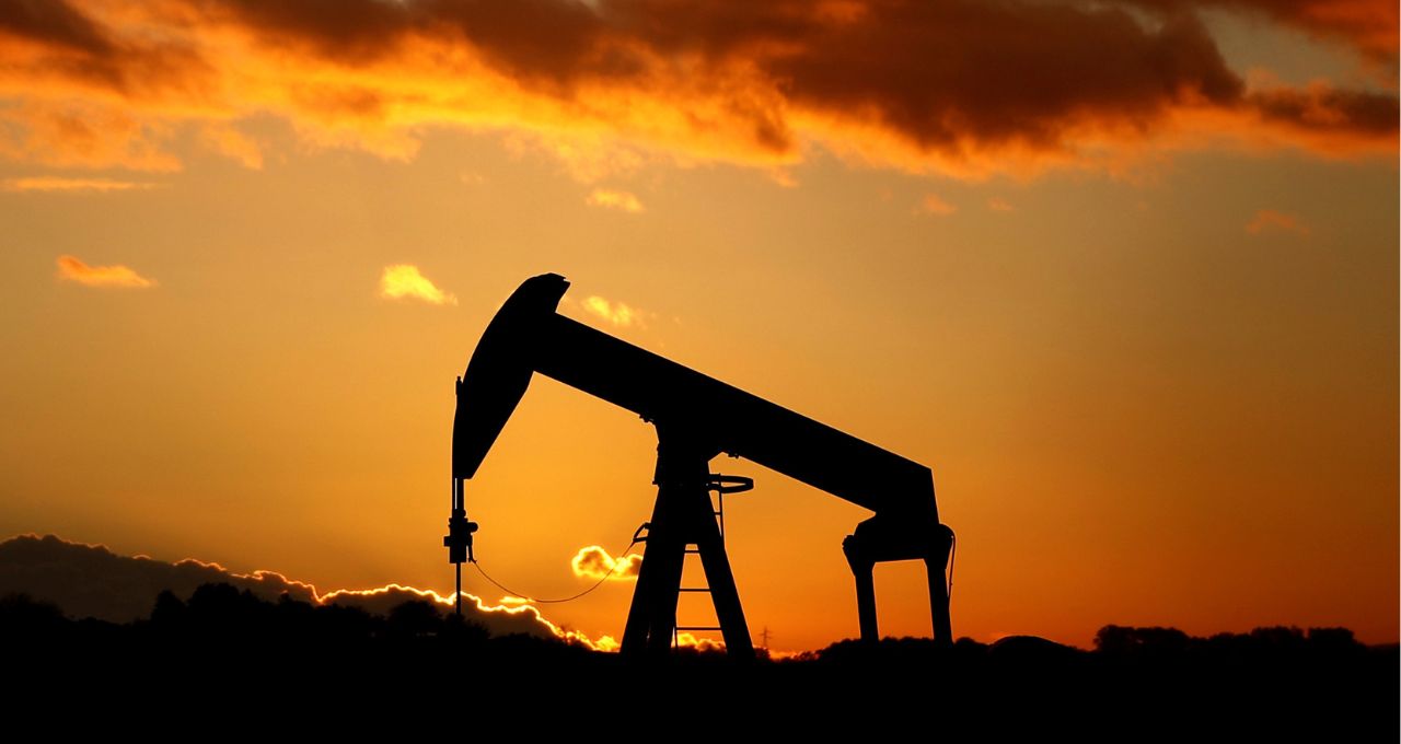 Petróleo sobe após ataque a usina nuclear nos Emirados Árabes Unidos e impasse com Irã - Imagem do artigo