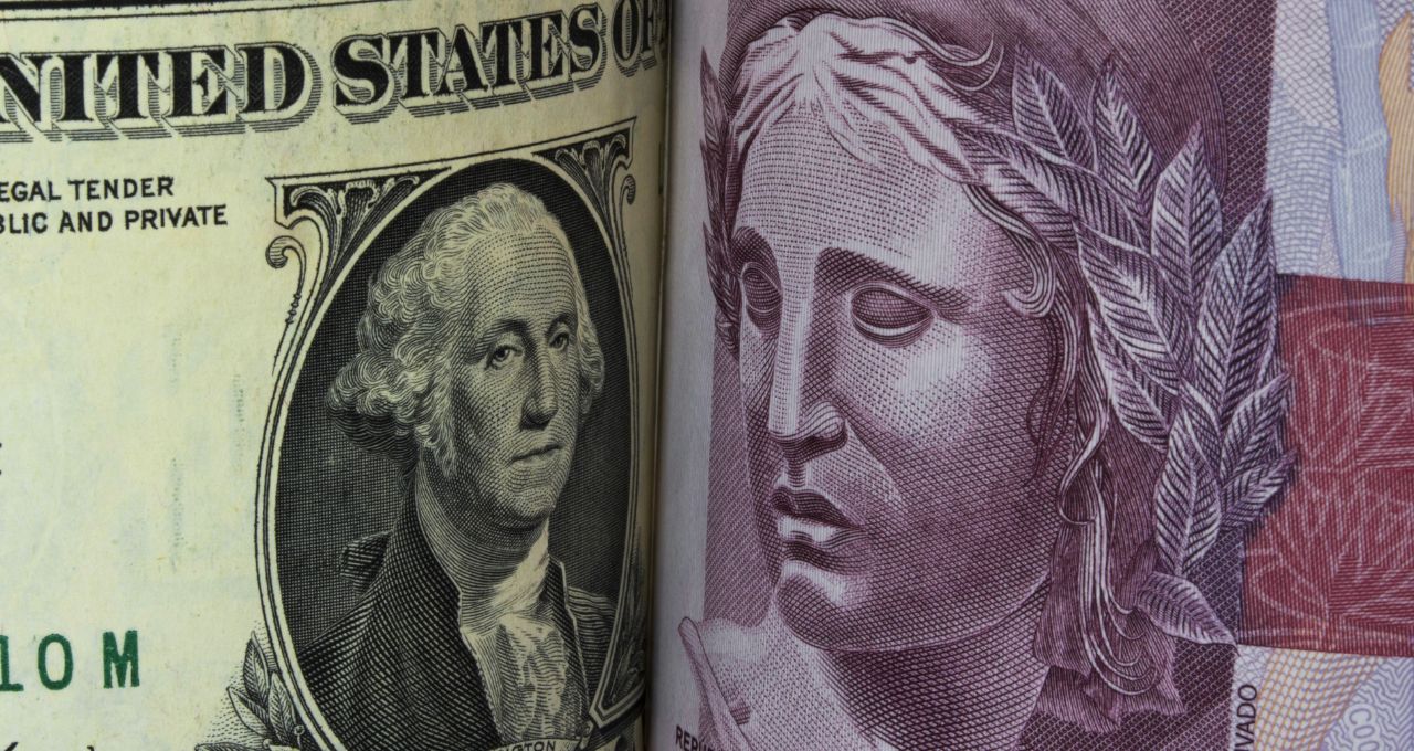 Dólar fecha a R$ 5,02 em sessão marcada por pesquisas eleitorais e incertezas sobre acordo EUA-Irã - Imagem do artigo